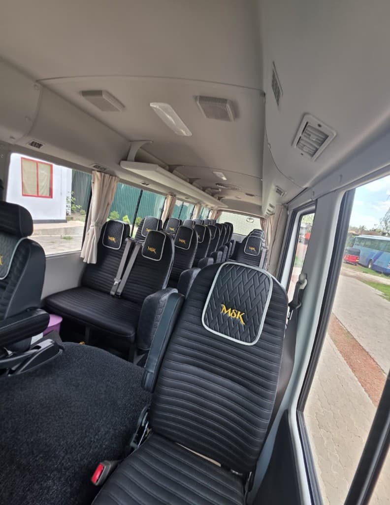 Premium adjustable MSK-branded seats with line A/C vents